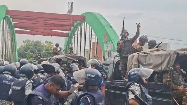 গোপালগঞ্জে ২২ ঘণ্টার জন্য কারিফিউ জারি করা হয়েছে