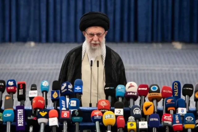 ਖ਼ਾਮੇਨਈ ਦੇ ਖਿਲਾਫ ਕਦੇ ਵੀ ਵਿਰੋਧੀ ਧਿਰ ਇਕਜੁੱਟ ਨਹੀਂ ਹੋ ਸਕੀ।