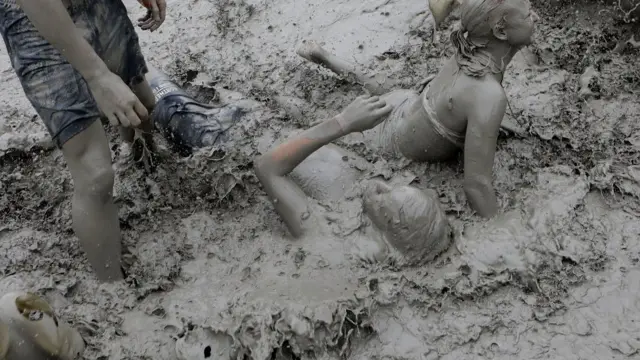 मड फ़ैस्टिवल