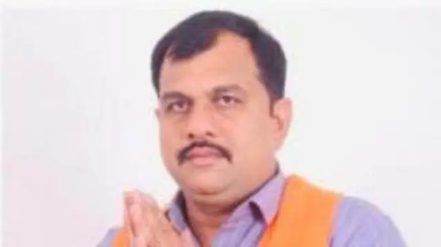 થાનગઢ નગરપાલિકા, ભાજપમાં બળવો, પ્રદ્યુમનસિંહ રાણા, રાજુ અલગોતર, શામજીભાઈ, કૉંગ્રેસ, ભાજપ, આમ આદમી પાર્ટી, બીબીસી ગુજરાતી, બીબીસી ન્યૂઝ ગુજરાતી 