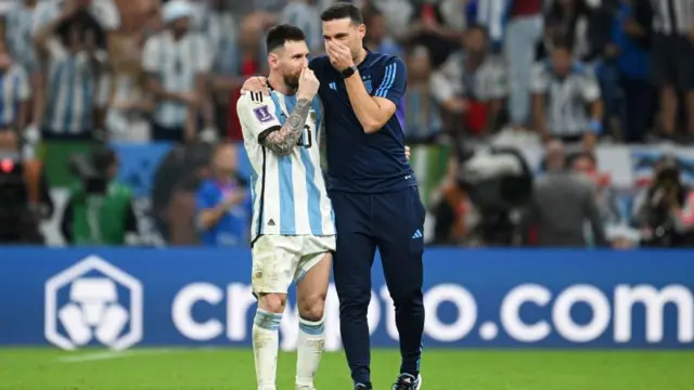 مسی و اسکالونی، هر دو بازیکنان تیم آرژانتین در جام جهانی ۲۰۰۶ آلمان بودند و برای جام جهانی ۲۰۲۲ دوباره بهم رسیدند