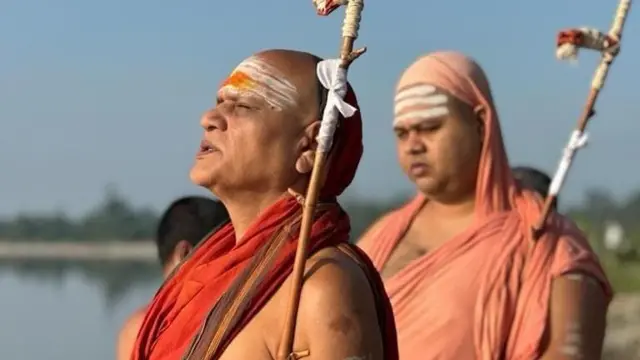 శ్రీశారదా పీఠం, స్వరూపానందేంద్ర స్వామి, వైఎస్ జగన్మోహన్ రెడ్డి, కేసీఆర్, చంద్రబాబు నాయుడు, టీడీపీ ప్రభుత్వం, వైసీపీ ప్రభుత్వం, విశాఖపట్నం, వైజాగ్, తిరుమల, టీటీడీ