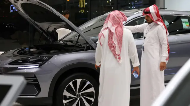Китайские электромобили завоевывают мир. Шоурум BYD в Эр-Рияде