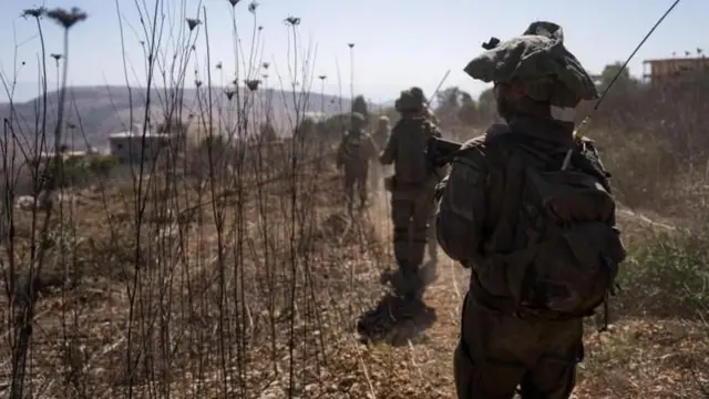 দক্ষিণ লেবাননের ভেতরে ইসরায়েলি সেনারা