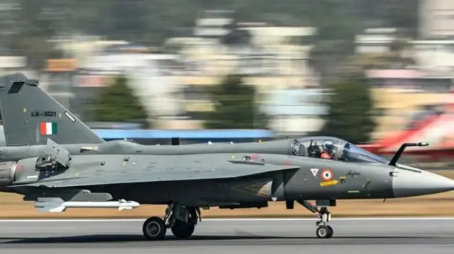 எஸ்ஜே-100 பயணிகள் விமானம், இந்தியா - ரஷ்யா ஒப்பந்தம்