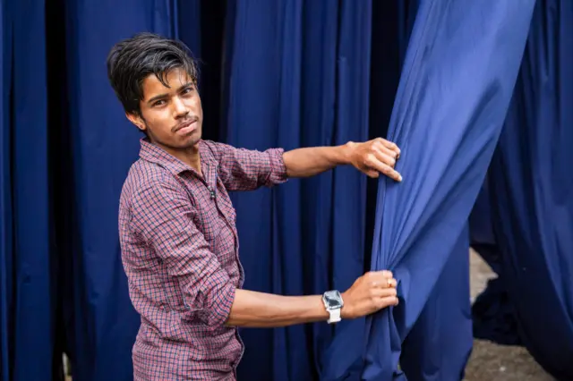 ફેશન ડિઝાઇનર કેવી રીતે બની શકાય, ફેશન ડિઝાઇનર બનવા માટે શું લાયકાત જોઈએ, ફેશન ડિઝાઇનર બનવાથી કેટલી આવક થાય, ફેશન ટ્રેન્ડ, મહિલાઓની કેરિયર, બીબીસી ગુજરાતી 