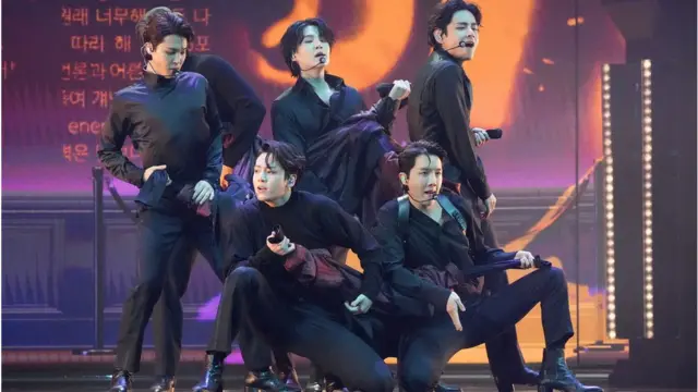 BTS의 국위선양과 경제적 파급효과를 고려해 병역특례법을 적용해야 한다는 목소리도 있다