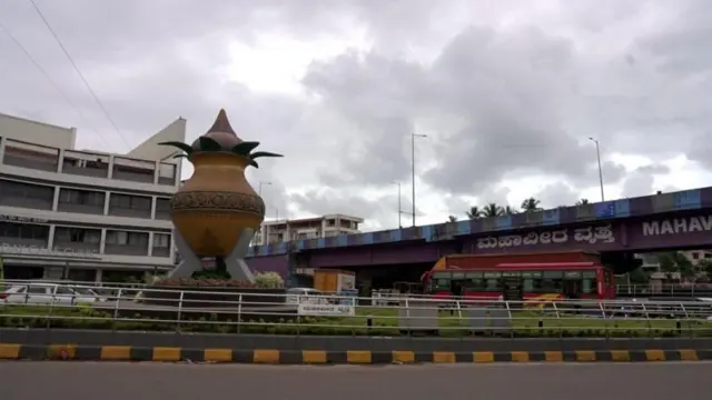 ஷமீர் மங்களூருவின் பம்பவேல் சந்திப்பில் தாக்கப்பட்டார்.
