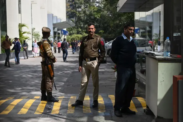 তিনদিন ধরে দিল্লি আর মুম্বাইতে বিবিসির দুটি দপ্তরে হানা দেয় আয়কর বিভাগ