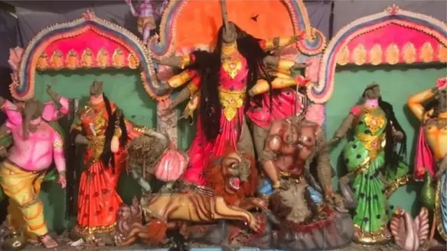 ভোলায় হামলা চালিয়ে হিন্দুদের দেব-দেবীর মূর্তিও ভেঙে ফেলা হয়েছে