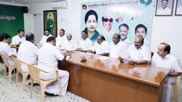 அதிமுக பொதுக்குழு ஓபிஎஸ் இபிஎஸ்