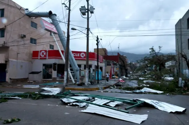 Danos causados ​​pelo furacão Otiscasino com dealer ao vivoAcapulco