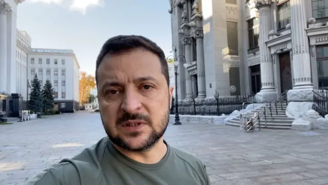 Zelensky neste 10aposta10 futeboloutubro na rua para falar com seus cidadãos após os ataques russos