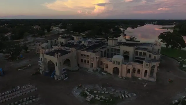 કિરણ પટેલનું મહેલ જેવું ઘર જેનું નિર્માણ ચાલી રહ્યું છે