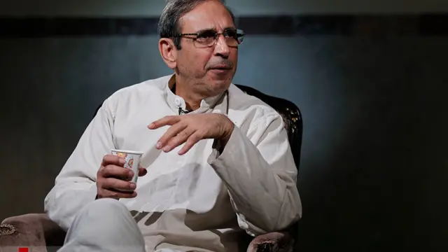 آقای مظلومین میگوید "اگه از من بپرسی که اگر دوباره شانس بازگشت به بازار داشته باشم که ندارم، دوباره همان کار را میکنم