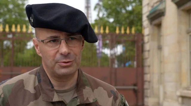 በፓሪስ የተሰማሩት 5,500 ወታደሮች የበላይ አዛዥ ጄኔራል ሊዮኔል ካርተር