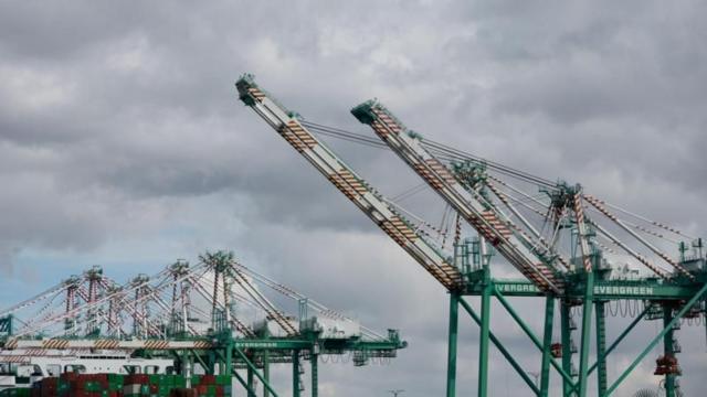 சீன கிரேன்களுக்கு எதிராக அமெரிக்கா முன்வைக்கும் குற்றச்சாட்டு என்ன?