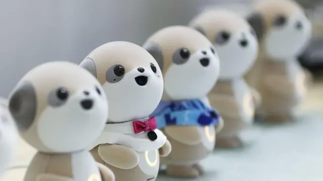 Robot Poketomo của Sharp được thiết kế để làm bạn với bệnh nhân