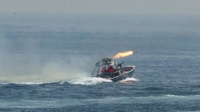 مانورهای نظامی سپاه در خلج فارس