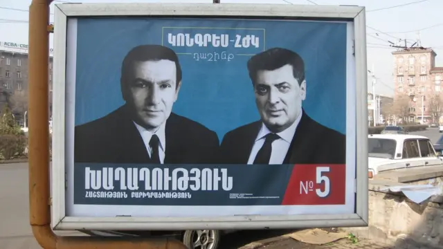 EMK-EXP bloku Qarabağ münaqişəsini "ərazilər müqabilində sülh" prinsipi üzrə həll etmək, Azərbaycan və Türkiyə ilə barışmağı təklif edir.