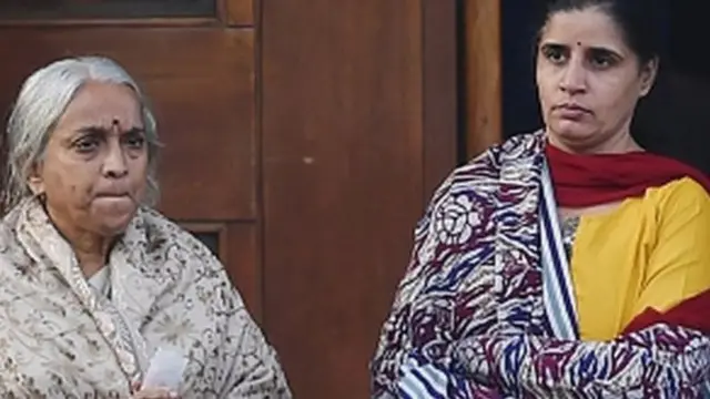 पाकिस्तान में कुलभूषण की मां और पत्नी