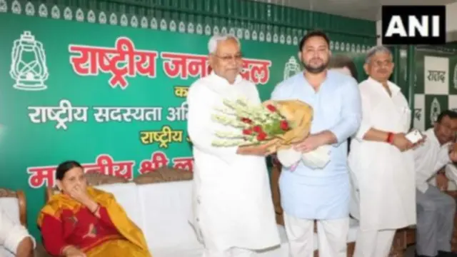 નીતીશકુમાર અને તેજસ્વી યાદવ