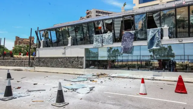 தாக்குதல் நடத்தப்பட்ட ஷாங்ரி லா நட்சத்திர விடுதியின் முன்புற தோற்றம்