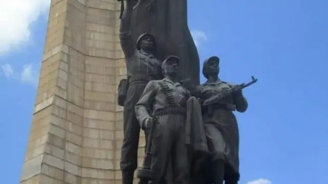 Erimning poklik kamarini taqqan surati