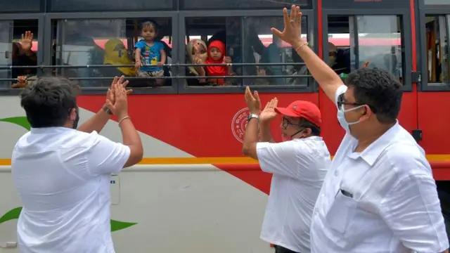 વતન પરત ફરી રહેલા શ્રમિકોની તસવીર