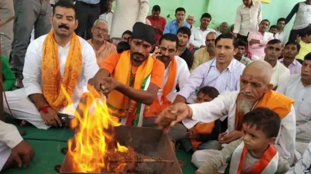 64 ਸਾਲਾ ਅਖ਼ਤਰ ਅਲੀ ਅਜੇ ਵੀ ਆਪਣਾ ਹਿੰਦੂ ਬਣਨ ਤੋਂ ਬਾਅਦ ਬਦਲਿਆ ਨਾਂ ਭੁੱਲ ਜਾਂਦੇ ਹਨ