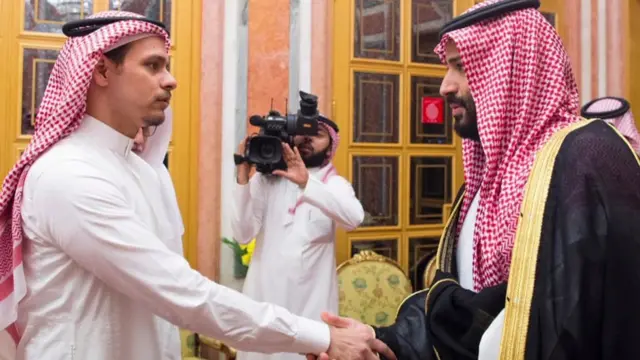 عکسی از دیدار ولیعهد محمد بن سلمان با پسر جمال خاشقجی