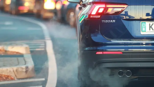 Car wey smoke dey comot from e exhaust