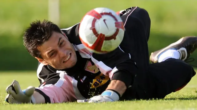 축구 골기퍼 경기 장면