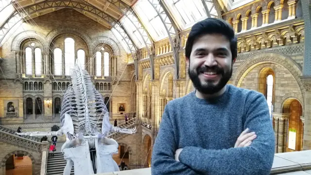 Juan Camilo Chacón Duque en el Museo de Historia Natural de Londres donde trabaja