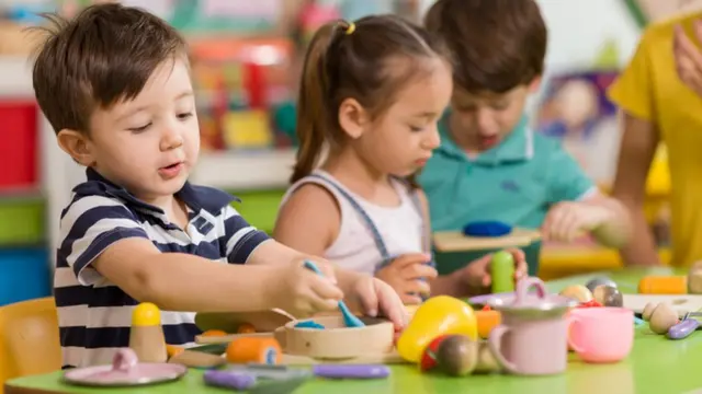 Criança brincandoesporte da sorte tem appfazer comida