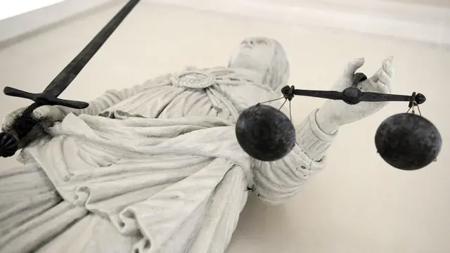 Жоламан: Cоттоy утулдуң дегиче аларды депортациялайт. Биз болсо сотто жеңип чыктык. Американын соту дүйнө жүзүндөгү эң калыс соттордун бири.