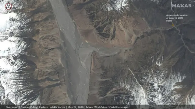 مئی میں لی گئی اس تصویر میں کوئی تعمیراتی ڈھانچہ نظر نہیں آ رہا ہے