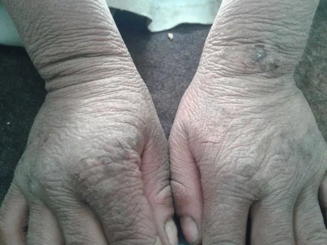 دست کودکی در دایکندی