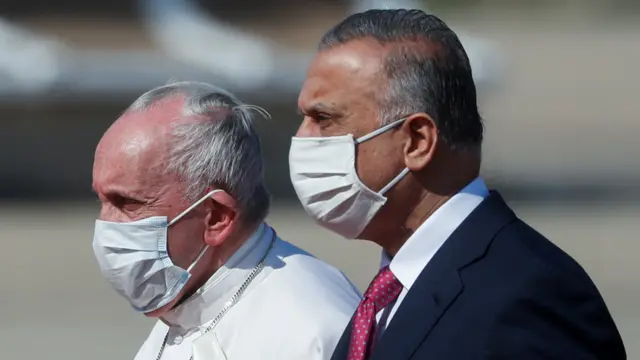 بغداد - البابا ورئيس الوزراء العراقي في مطار بغداد