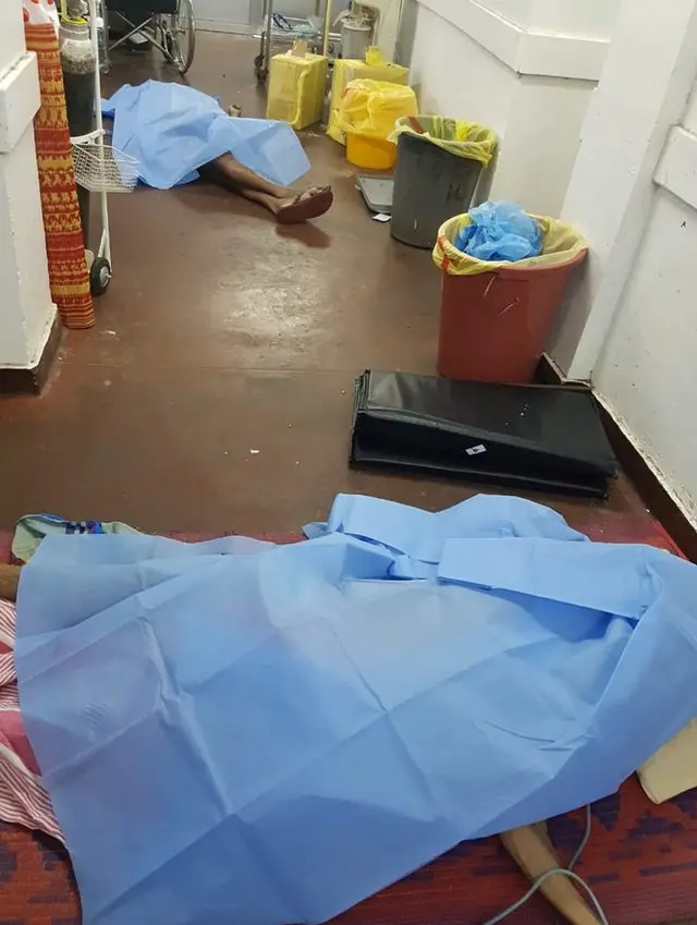 රෝහලක ගොඩ ගැසුණු මළ සිරුරු