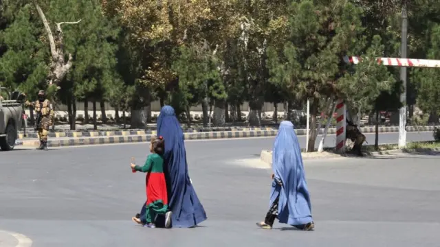 কাবুলের খালি সড়কের অনিশ্চিত জীবন।