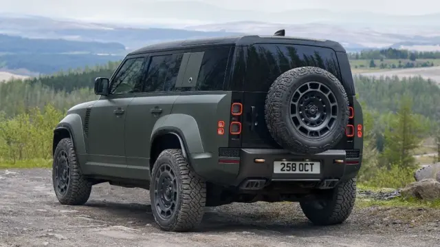 لندلند روور دیفندر اکتا موتور هشت سیلندر با قدرت ۶۳۵ اسب بخار دارد