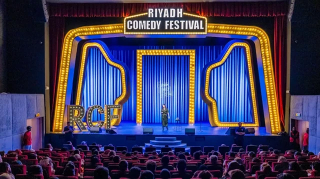 قاعة مسرح لمهرجان الرياض للكوميديا
