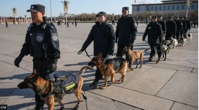 मानवाधिकार संगठन चीन पर लोगों को मनमाना तरीके से हिरासत में लेने के आरोप लगाते रहे हैं.