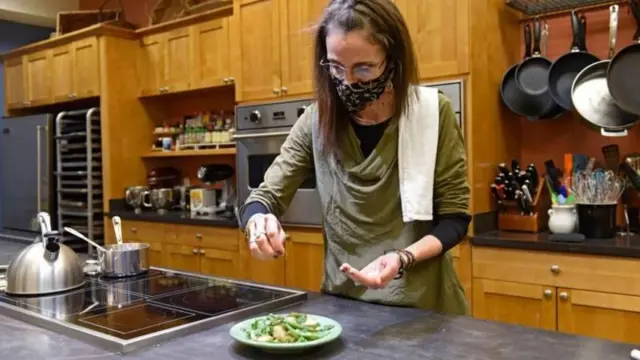 இறைச்சி வெந்துவிட்டதா என்று உறுதி செய்வது எப்படி? சமைக்கும் போது கவனிக்க வேண்டிய முக்கிய விஷயங்கள்