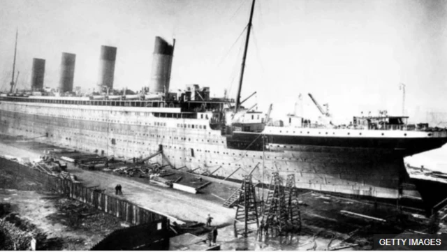 बेलफास्ट में हारलैंड एंड वोल्फ़ शिपयार्ड में टाइटैनिक का निर्माण