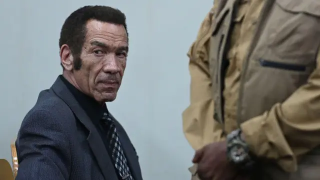 Rais wa zamani wa Botswana Ian Khama akiwa mbele ya mahakama ya Broadhurst mjini Gaborone - 13 Septemba 2024