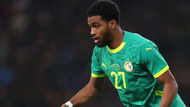 Ibrahim Mbaye, yi uwe mba Senịgal na-acha ndụ ndụ e dere 27 n'ahụ ya