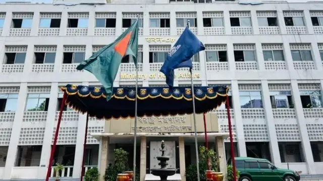 প্রশাসনের কেন্দ্রবিন্দু সচিবালয়ের একটি ভবন