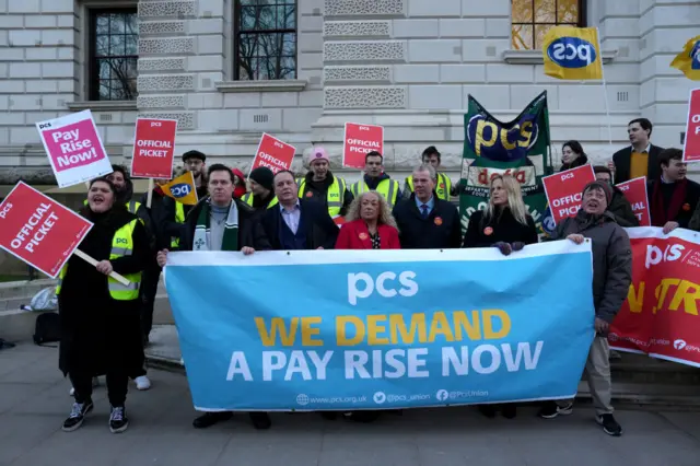 Devlet memurları da grevde